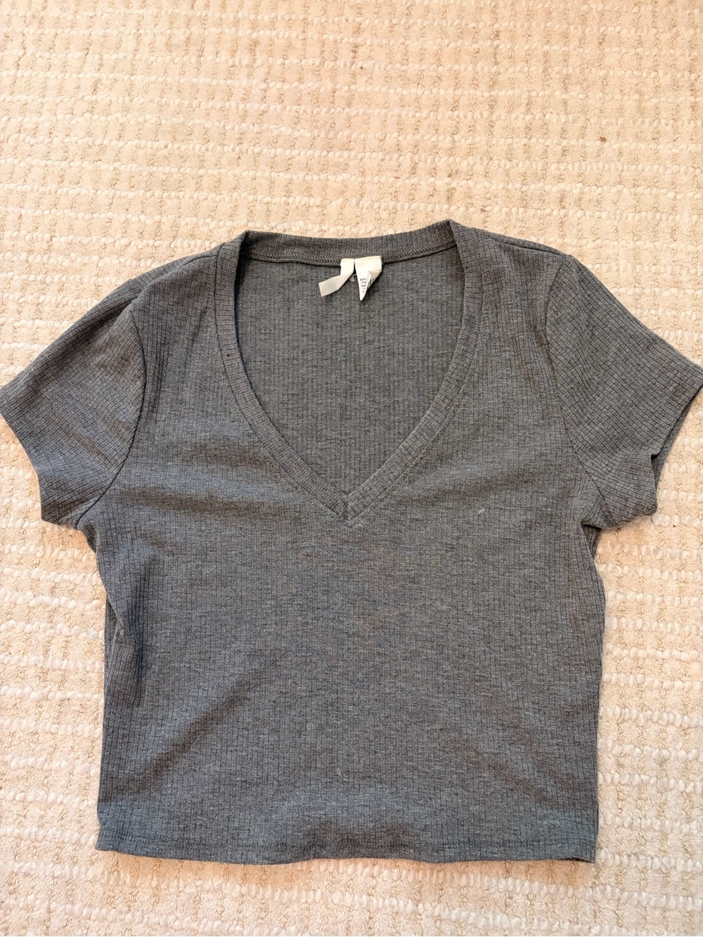 Tillys Gray V-Neck Short Sleeve Women's Top. Cropped